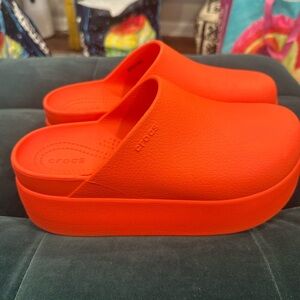 CROCS Bold Orange Platform Slides